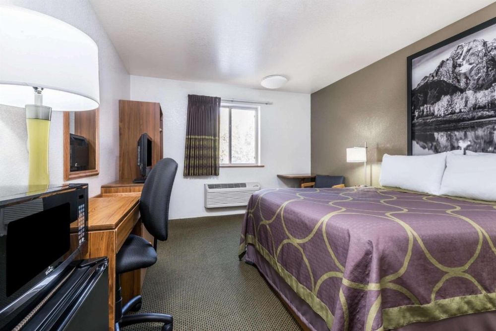 Super 8 by Wyndham Missoula/Reserve St. Main image
